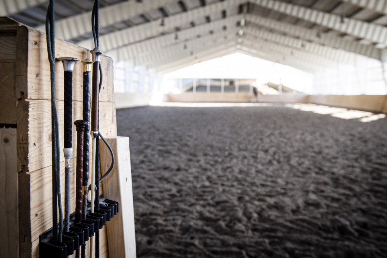 Död person hittad i ridhus