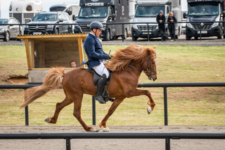 Kristján Magnússon och Óskar leder V1