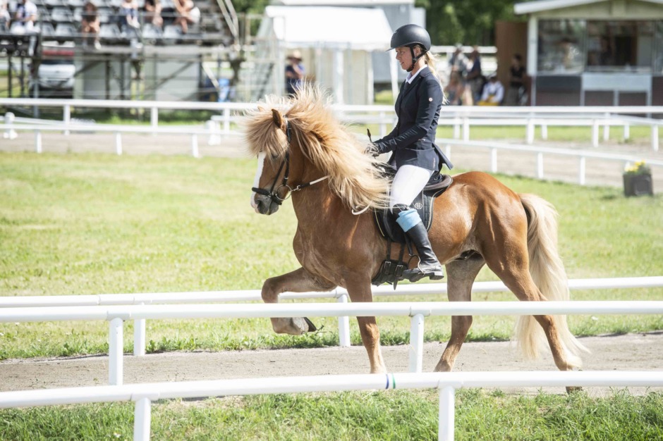 Guldläge för Helena efter onsdagen på Häradsvallen – satsar mot NM