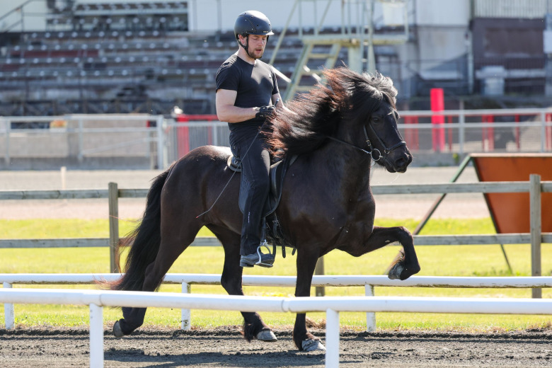 Axevalla: Stona toppade första dagen