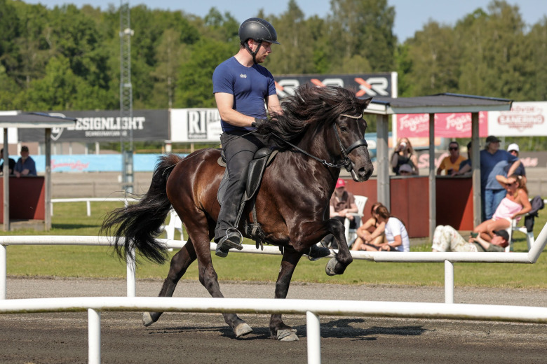 Axevalla: Högsommarvärme utan toppnivå under lördagen