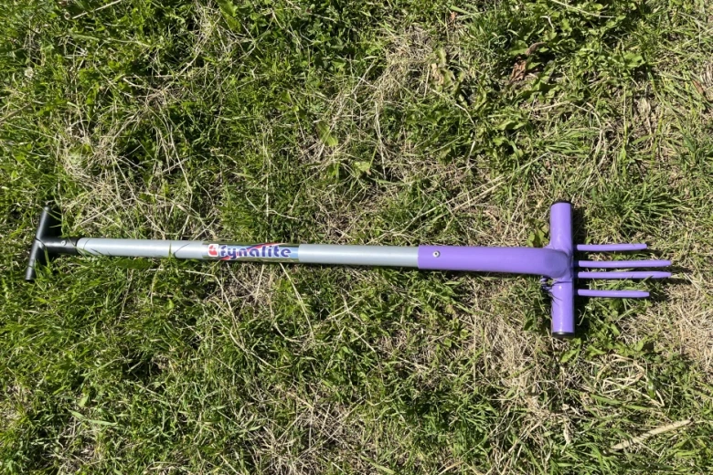 Grepen som tar kampen mot giftiga växten