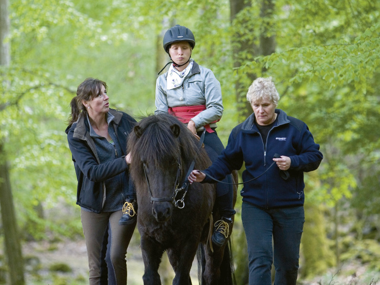 Ridsjukgymnastik – så behandlas patienter på hästryggen
