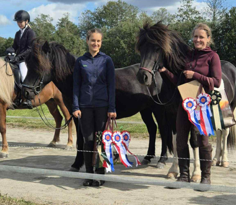 Mor och dotter Wrande samlade titlar på Nattfaris KM: ”Jätteroligt”