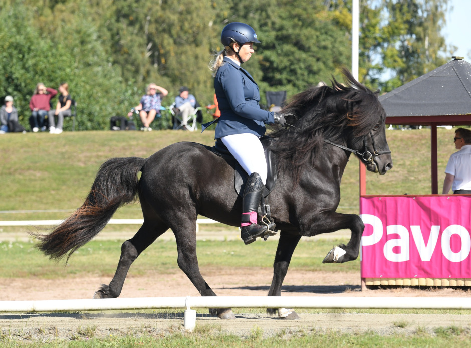 Vinst och personbästa för Jenny Göransson i stilpassen på Sundabakki