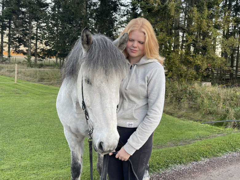 Från klubbnivå till SM på ett år – nu satsar 15-åriga Wera med NM-silvermedaljören