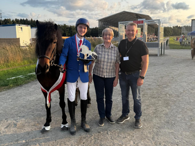 Dansk toppryttare har förvärvat trippla världsmästaren