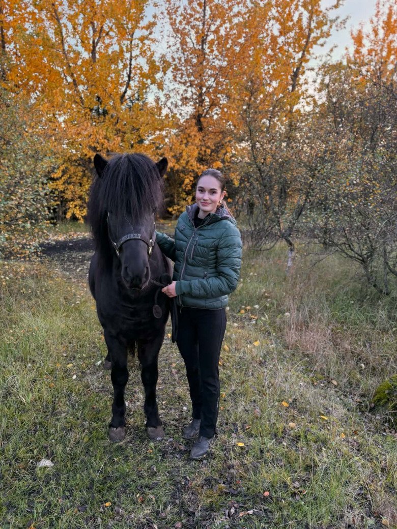 Amelie Segerström köper ny häst efter mardrömsåren: ”Nu är det bara glädje och hopp”